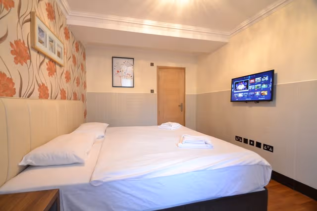 APARTMENT THREE BEDROOMS