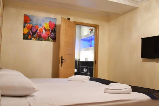APARTMENT THREE BEDROOMS