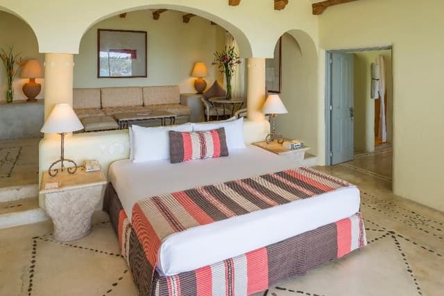 SUITE WITH PRIVATE POOL