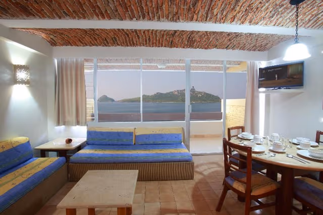 SUITE WITH KITCHENETTE