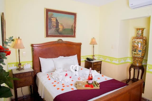 SINGLE WITH DOUBLE BED