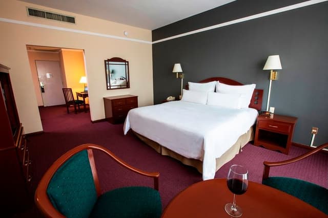DOUBLE DELUXE KING BED
