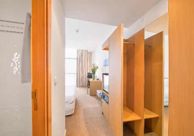 DOUBLE CONNECTING ROOM