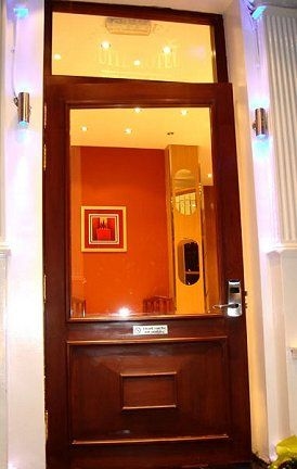 Kensington Suite Hotel0