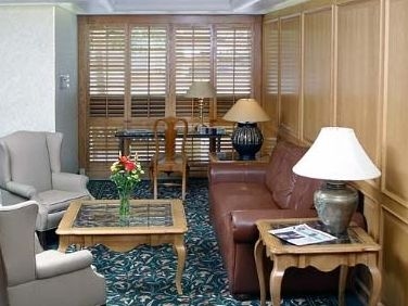 Embassy Hotel & Suites Ottawa3