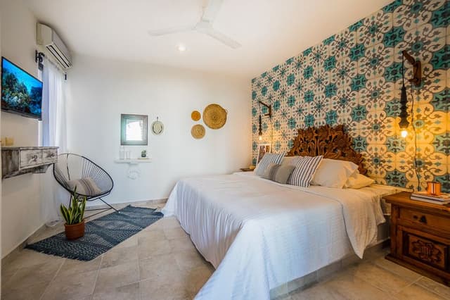 DOUBLE KING SIZE BED