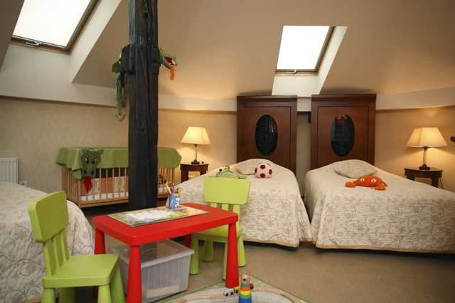 FAMILY ROOM STANDARD