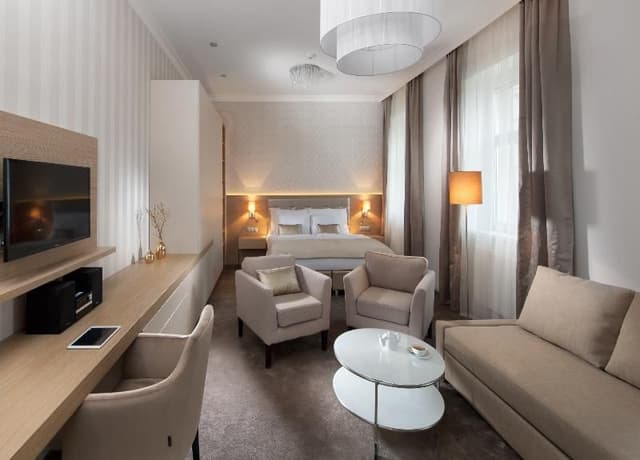 DOUBLE EXECUTIVE KING BED
