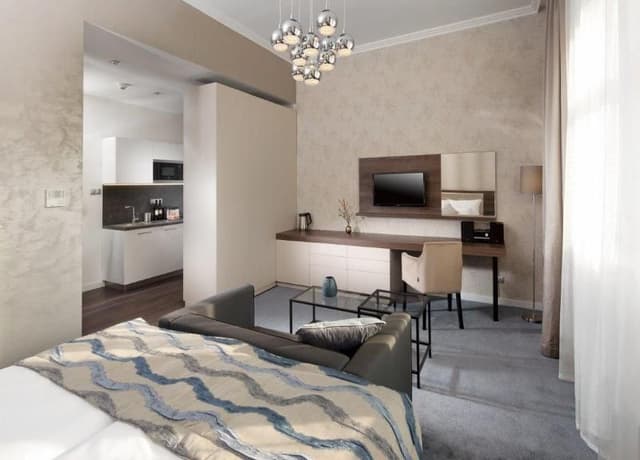 DOUBLE EXECUTIVE KING BED