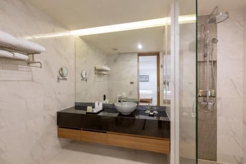 3 Bedroom Penthouse Pool Suite with Kitchen