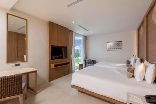 3 Bedroom Penthouse Pool Suite with Kitchen