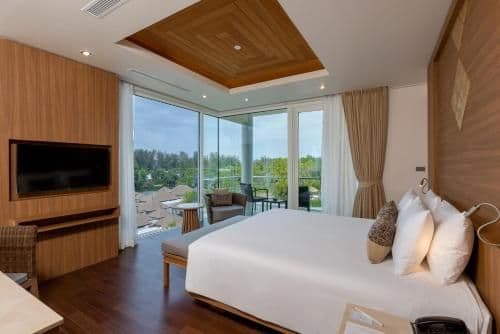 3 Bedroom Penthouse Pool Suite with Kitchen