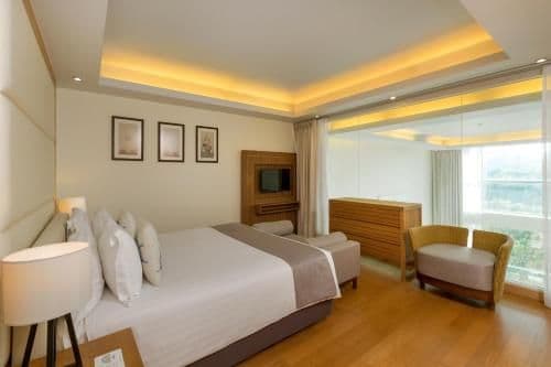4 Bedroom Penthouse Pool Suite with Kitchen