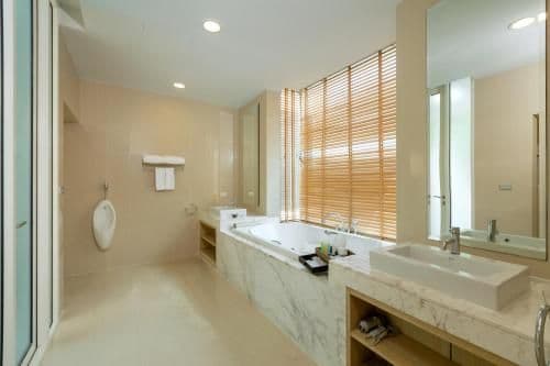 2 Bedroom Ocean Front Pool Villa with Kitchen