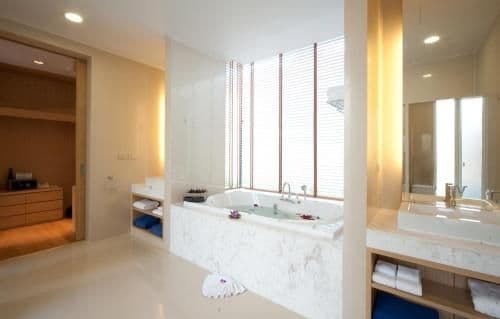 4 Bedroom Penthouse Pool Suite with Kitchen