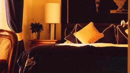 โรงแรมเดอะ บอนแนม (The Bonham Hotel)3