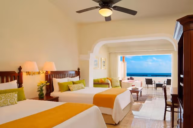 TRIPLE CLUB BEACH FRONT