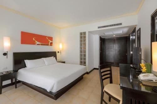 ONE BEDROOM FAMILY SUITE - KING