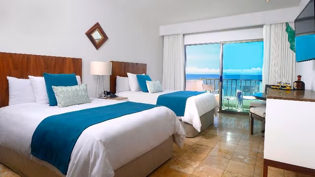DOUBLE OCEAN FRONT TWO DOUBLE BEDS