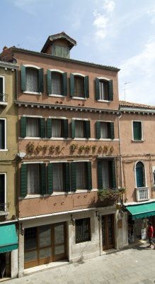 Fontana Hotel (Centre)0