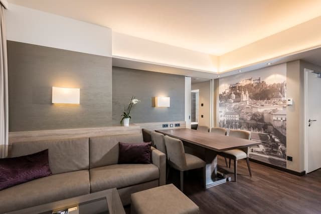 SUITE BUSINESS KING BED