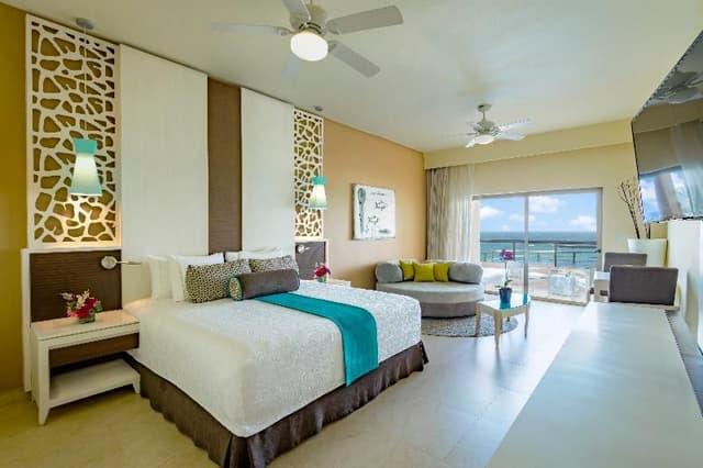 SUITE WITH PRIVATE POOL