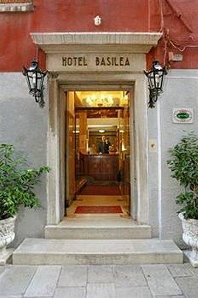 Basilea Hotel (Centre)0