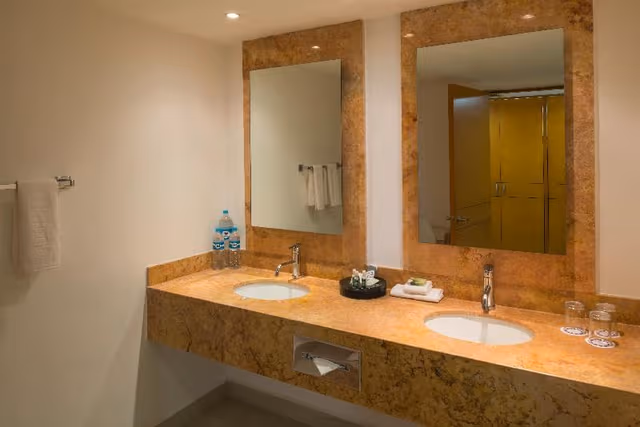 SINGLE LUXURY