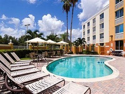 Holiday Inn Express West Doral4