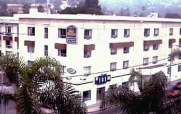 BEST WESTERN PLUS Hollywood Hills Hotel