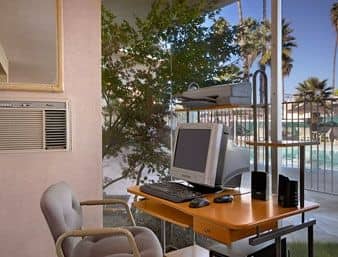 DAYS INN FRESNO DAYS INN FRESNO