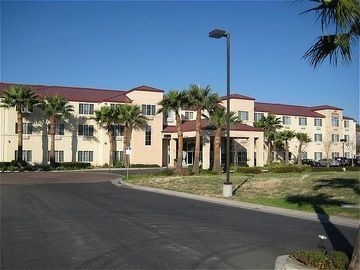 Holiday Inn Express & Suites Tracy By IHG1