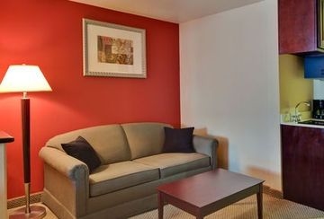 Holiday Inn Express Hotel & Suites Hollywood Walk of Fame2