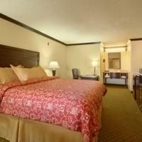 Ramada Canoga Park3