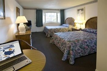 Americas Best Value Padre Trail Inn3