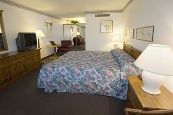 Americas Best Value Padre Trail Inn4
