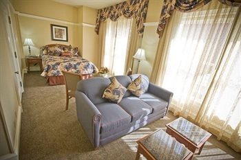 Gaslamp Plaza Suites1