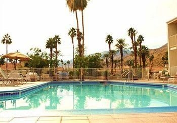 Cambridge Inn Palm Springs3