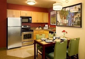 เรสซิเดนซ์อินน์ บายแมริออท เออร์ไวน์ สนามบินจอห์น (Residence Inn by Marriott Irvine John Wayne Airport)2