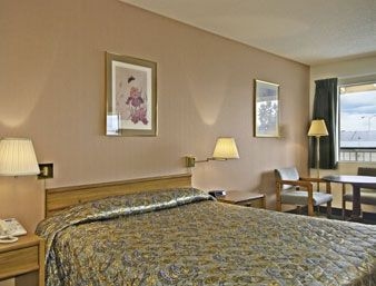 HOWARD JOHNSON EXPRESS INN - REDDING1