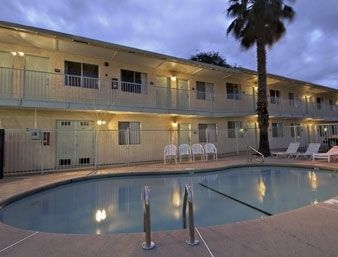 HOWARD JOHNSON EXPRESS INN - REDDING2