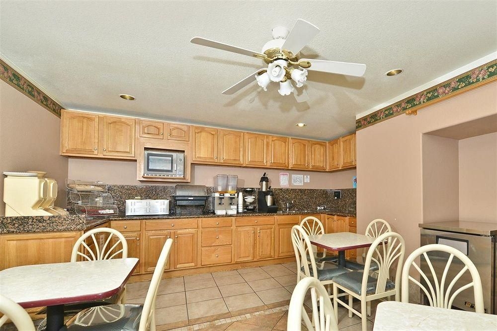 Americas Best Value Inn Colorado Springs2