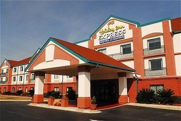 HOLIDAY INN EXPRESS HOTEL & SUITES SAVANNAH-CONF CENTER @ I-951