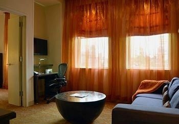 The Glenn Hotel4