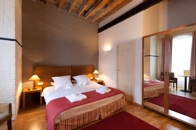 SINGLE LUXURY