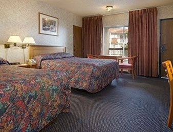 RAMADA BURBANK AIRPORT3