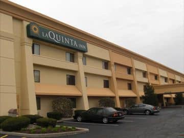 LA QUINTA INN & SUITES AIRPORT LA QUINTA INN & SUITES AIRPORT