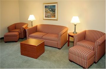 LA QUINTA INN & SUITES AIRPORT2