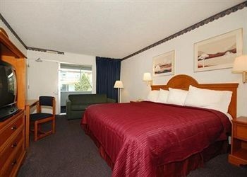 Rodeway Inn Hotel & Conference Center3