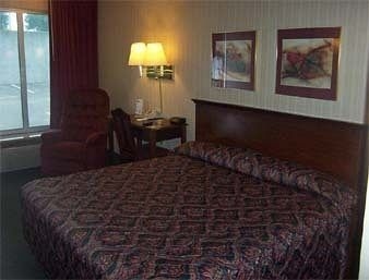 Knights Inn Lenexa2